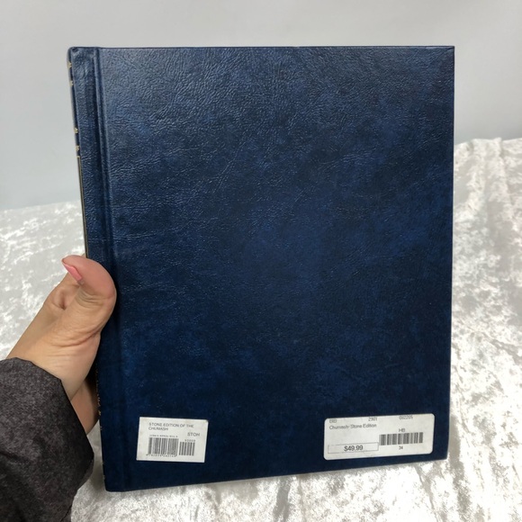 The Stone Edition Chumash Torah Haftaros & Five Megillos W/ Commentary Bilingual - Picture 4 of 9